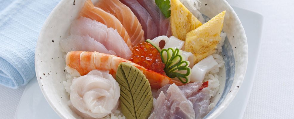 chirashi-sushi-4-986x400