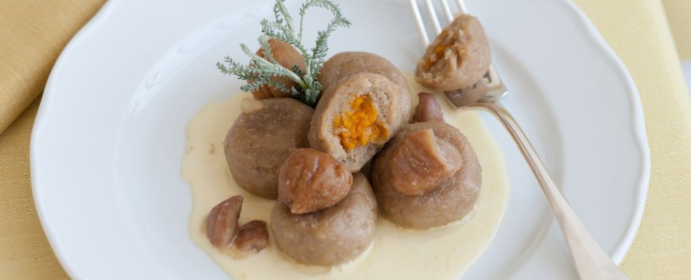 gnocchi-ripieni-zucca-denis-croce8-986x400